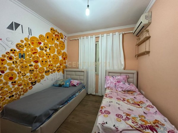 Tirane, jepet me qera apartament 2+1+Ballkon Kati 4, 90 m² 400 € (Rruga Muhamed Deliu)