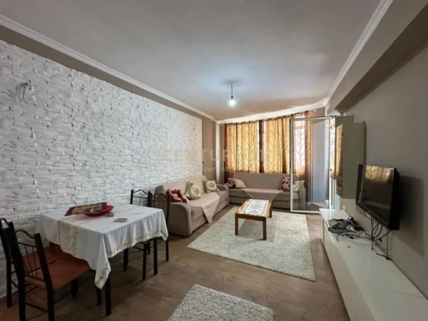Tirane, jepet me qera apartament 2+1+Ballkon Kati 4, 90 m² 400 € (Rruga Muhamed Deliu)