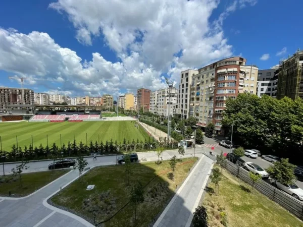 Tirane, jepet me qera zyre Kati 4, 126 m² 1.400 € (Liqeni)