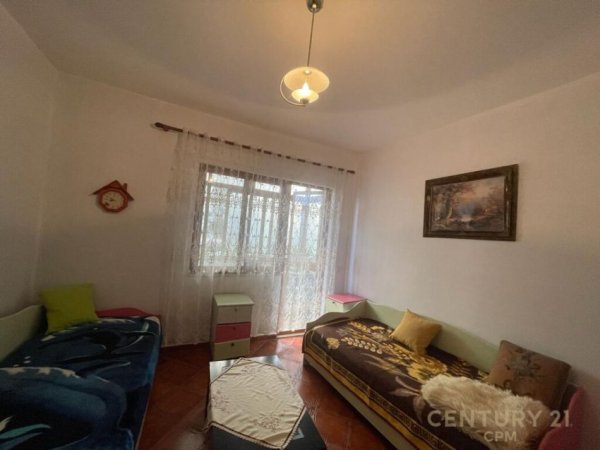 Tirane, jepet me qera apartament 1+1 Kati 1, 88 m² 300 € (Restorant Fresku)