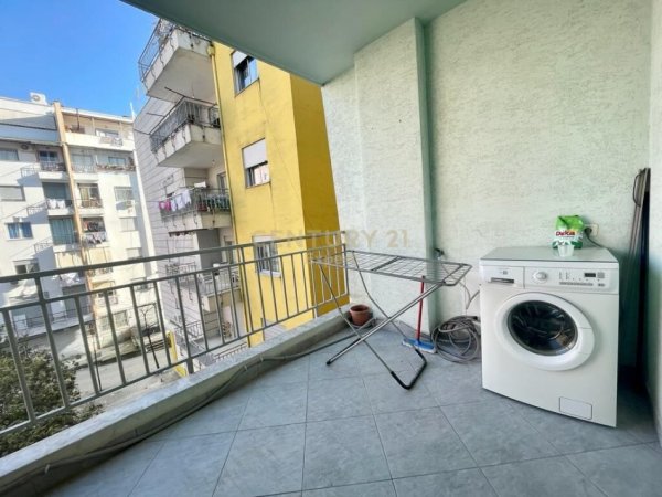 Tirane, jepet me qera apartament 2+1+Ballkon Kati 3, 100 m² 350 € (Fresk)