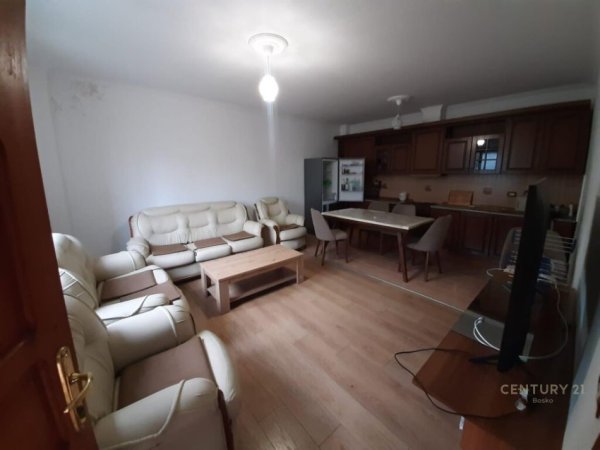 Tirane, jepet me qera apartament 2+1 Kati 1, 100 m² 401 € (Jordan Misja)