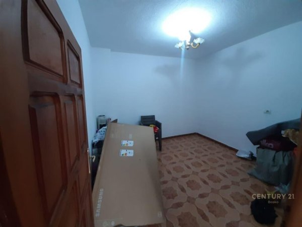 Tirane, jepet me qera apartament 2+1 Kati 1, 100 m² 401 € (Jordan Misja)