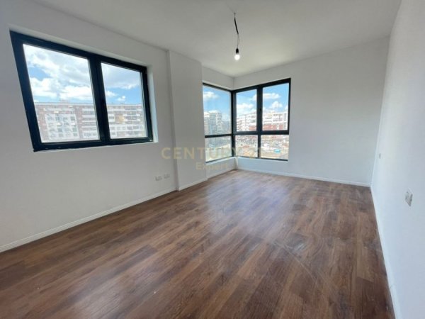 Tirane, jepet me qera apartament 2+1+Ballkon Kati 3, 107 m² 450 € (Astir)