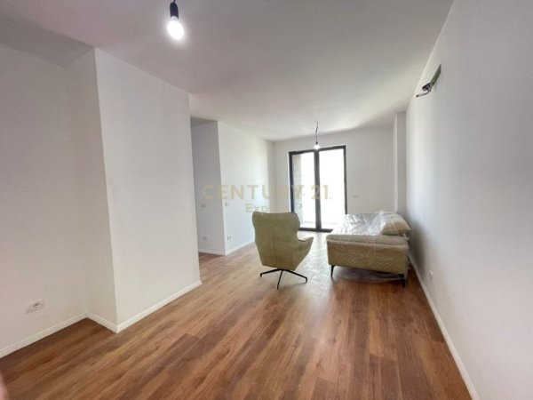 Tirane, jepet me qera apartament 2+1+Ballkon Kati 3, 107 m² 450 € (Astir)