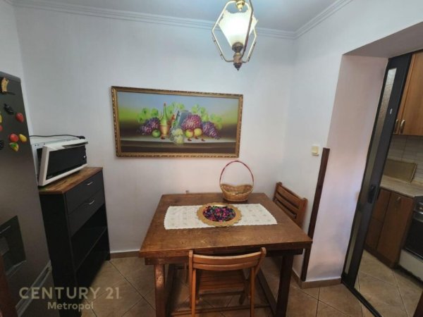 Tirane, jepet me qera apartament 2+1 Kati 1, 80 m² 400 € (Rruga Dibres)