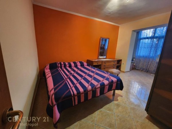 Tirane, jepet me qera apartament 2+1 Kati 1, 80 m² 400 € (Rruga Dibres)