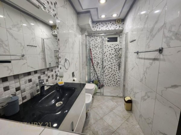 Tirane, jepet me qera apartament 2+1 Kati 1, 80 m² 400 € (Rruga Dibres)