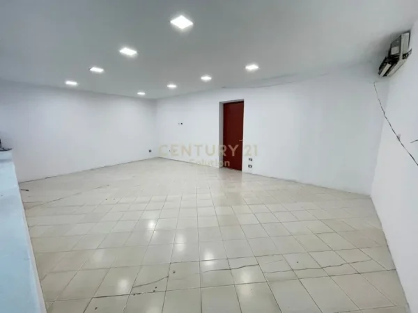 Tirane, jepet me qera zyre Kati 3, 92 m² 400 € (Teodor keko)