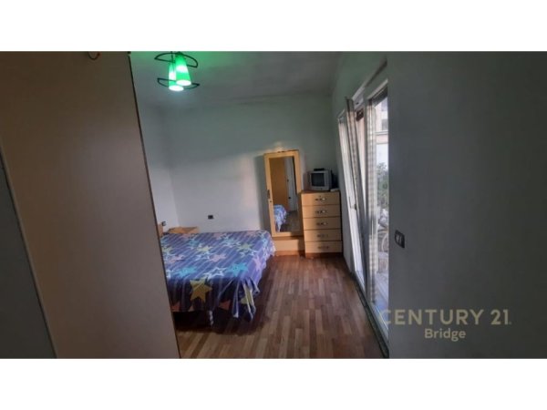 Tirane, jepet me qera apartament 2+1 Kati 1, 100 m² 400 € (Laprake)