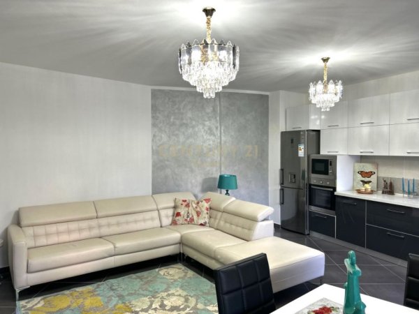 Tirane, jepet me qera apartament 2+1 Kati 4, 92 m² 430 € (Fresk)