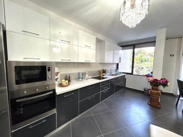 Tirane, jepet me qera apartament 2+1 Kati 4, 92 m² 430 € (Fresk)