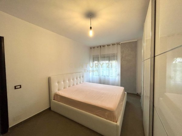 Tirane, jepet me qera apartament 2+1 Kati 4, 92 m² 430 € (Fresk)