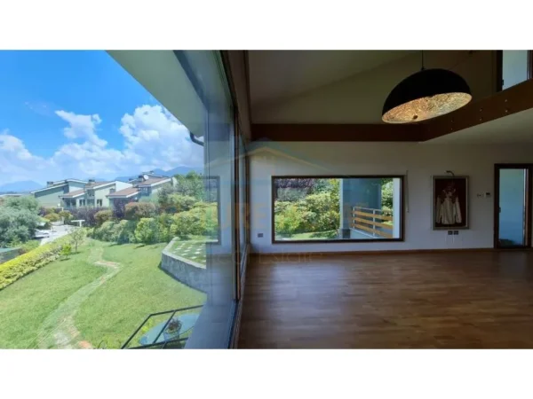 Tirane, shitet Vile 2 Katshe Kati 1, 1.050 m² 1.299.000 € (Rruga e Vilave)
