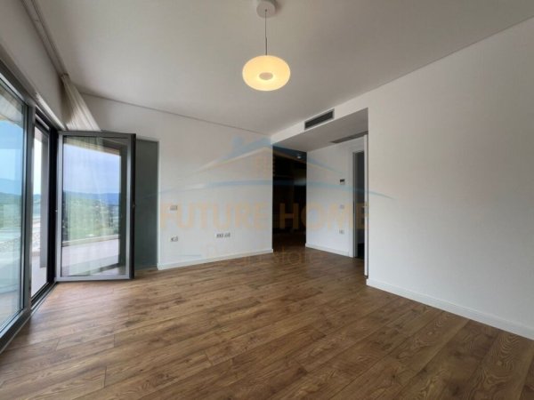 Tirane, shitet Vile 3 Katshe Kati 3, 391 m² 495.000 € (Teg)