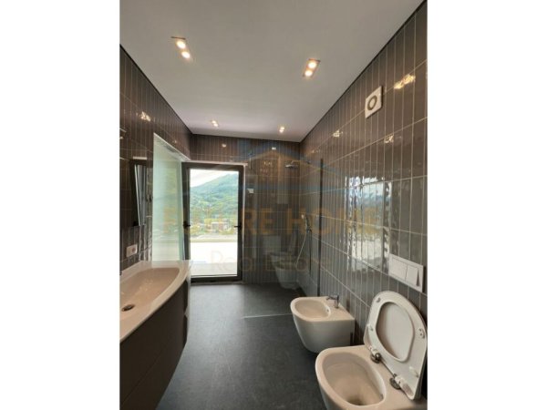 Tirane, shitet Vile 3 Katshe Kati 3, 391 m² 495.000 € (Teg)