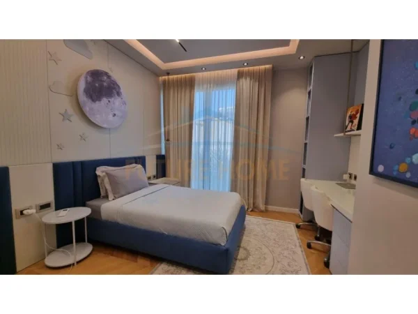 Tirane, shitet Vile 3 Katshe Kati 3, 568 m² 1.100.000 € (Teg)
