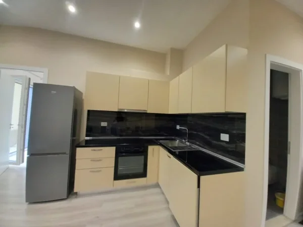 Tirane, jepet me qera apartament 1+1+Ballkon Kati 0, 60 m² 530 € (Kodra e Diellit)