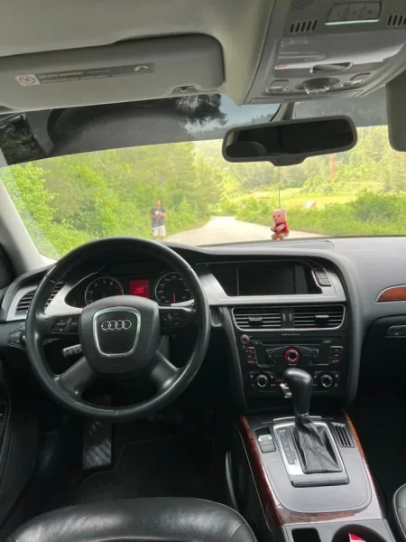 Elbasan, shes me portobagazh AUDI A4 Benzin+Gaz, e zeze automatik Kondicioner 270.000 km