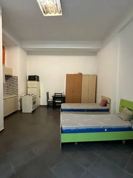 Tirane, jepet me qera garsonier 1+1 Kati 0, 30 m² 200 € (Rruga Tom Plezha Astir)