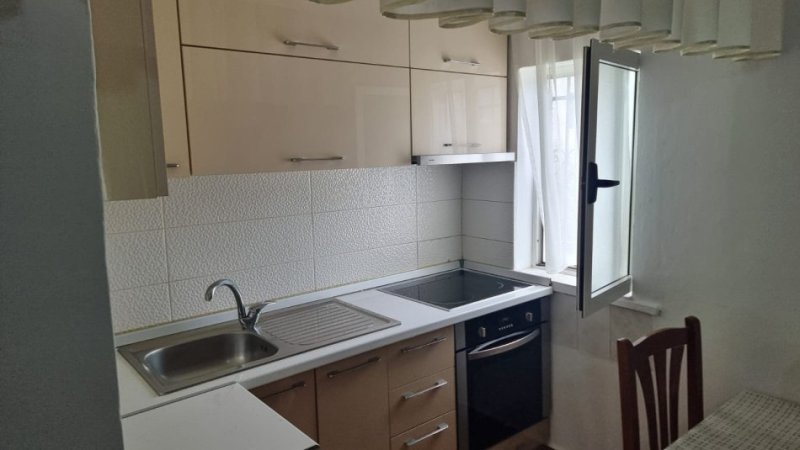 Tirane, shes apartament 1+1 Kati 1, 49 m² 69.000 € (Komisarjati nr. 4)