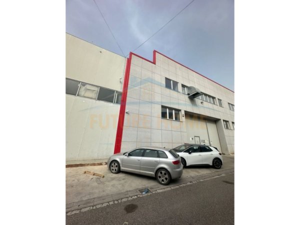 Durres, shitet garazh Kati 0, 4.118 m² 3.000.000.000 € (AUTOSTRADA TIRANE-DURRES)