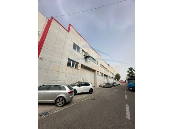Durres, shitet garazh Kati 0, 4.118 m² 3.000.000.000 € (AUTOSTRADA TIRANE-DURRES)