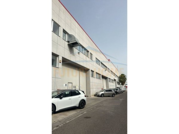 Durres, shitet garazh Kati 0, 4.118 m² 3.000.000.000 € (AUTOSTRADA TIRANE-DURRES)