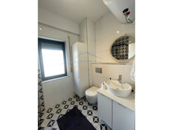 Tirane, jepet me qera apartament 3+1+Aneks+Ballkon Kati 3, 150 m² 1.300 € (REZIDENCA KODRA E DIELLIT)