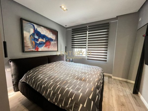 Tirane, jepet me qera apartament 2+1+Ballkon Kati 2, 115 m² 800 € (kika 2)