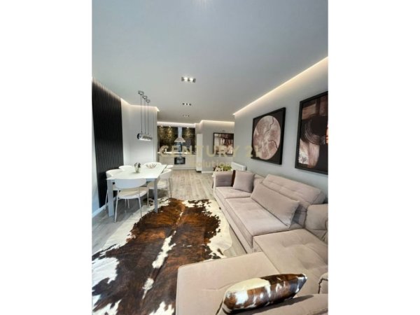 Tirane, jepet me qera apartament 2+1+Ballkon Kati 2, 115 m² 800 € (kika 2)