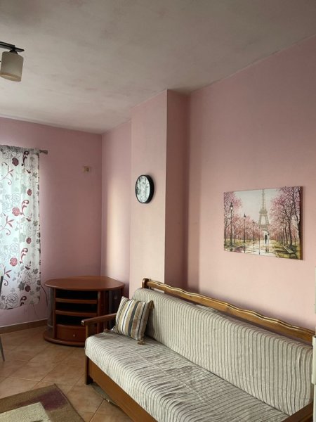 Tirane, jepet me qera apartament 1+1+Ballkon Kati 4, 77 m² 375 € (Komuna e Parisit)