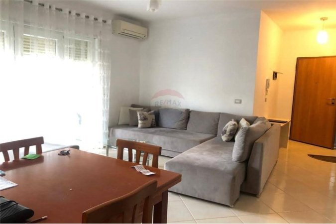 Tirane, jepet me qera apartament Kati 3, 100 m² 450 € 