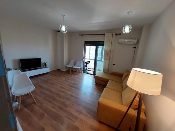 Tirane, jepet me qera apartament 1+1 Kati 4, 70 m² 380 € (LAPRAKE)