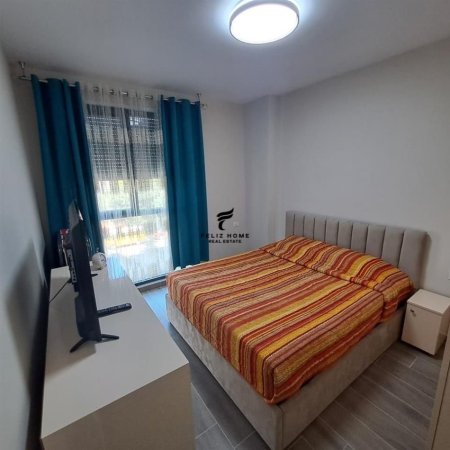 Tirane, jepet me qera apartament 1+1+Ballkon Kati 2, 70 m² 450 € (XHAMLLIKU)