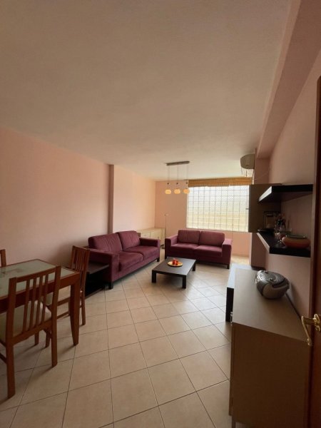 Tirane, jepet me qera apartament 2+1 Kati 3, 100 m² 800 € (Pazari ri)