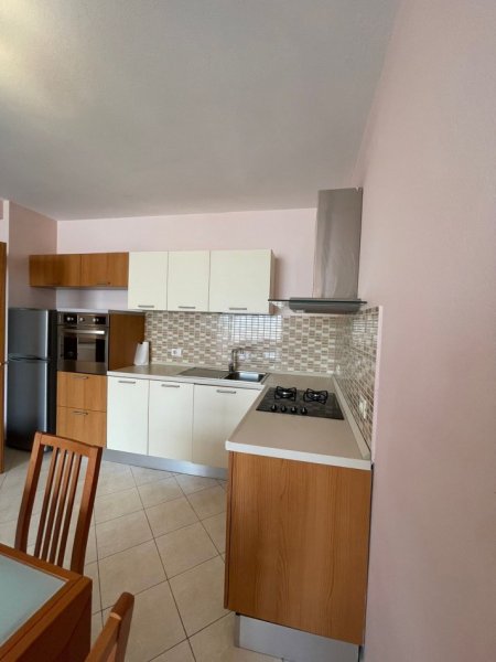 Tirane, jepet me qera apartament 2+1 Kati 3, 100 m² 800 € (Pazari ri)