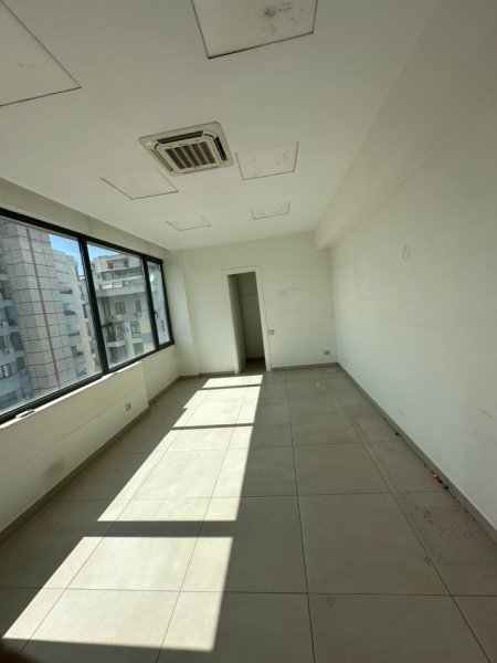 Tirane, jepet me qera ambjent biznesi Kati 7, 315 m² 3.300 € (Delijorgji)