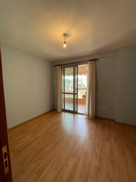 Tirane, jepet me qera apartament 2+1 Kati 3, 100 m² 800 € (Pazari i ri)