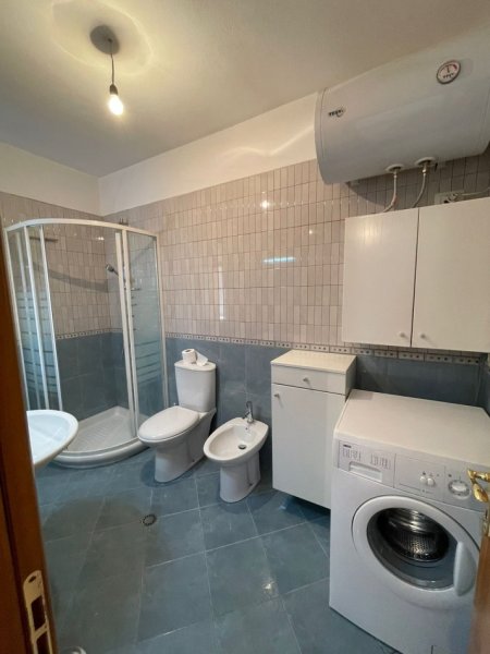 Tirane, jepet me qera apartament 2+1 Kati 3, 100 m² 800 € (Pazari i ri)