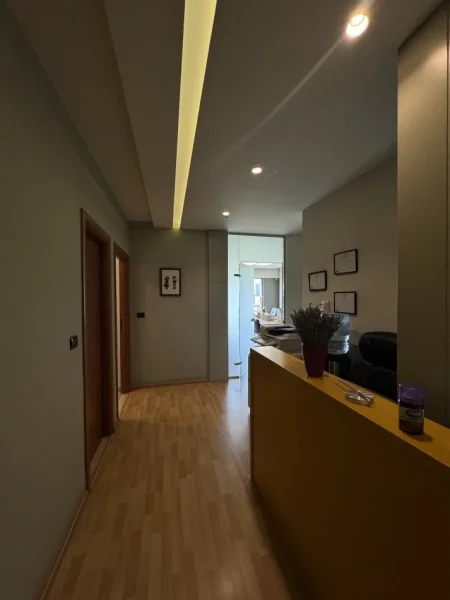 Tirane, jepet me qera ambjent biznesi Kati 6, 150 m² 1.500 € 