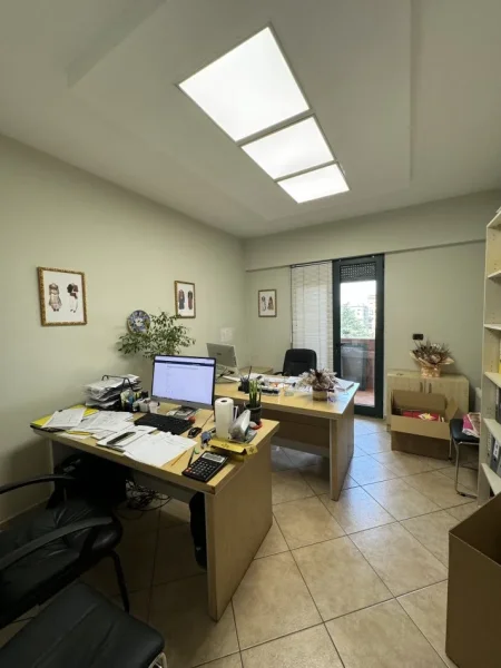 Tirane, jepet me qera ambjent biznesi Kati 6, 150 m² 1.500 € 