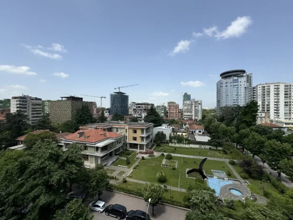 Tirane, jepet me qera ambjent biznesi Kati 6, 150 m² 1.500 € 