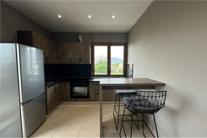 Tirane, jepet me qera apartament 1+1 Kati 2, 42 m² 450 € (Jepet me qira apartament 1+1 prane Grandit)