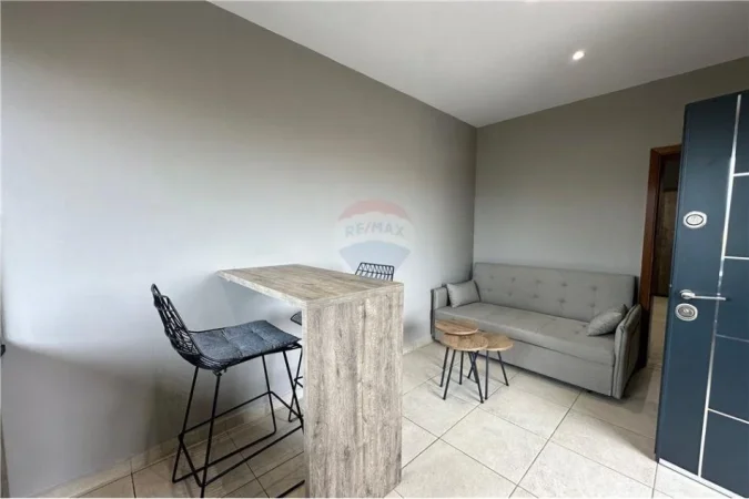 Tirane, jepet me qera apartament 1+1 Kati 2, 42 m² 450 € (Jepet me qira apartament 1+1 prane Grandit)