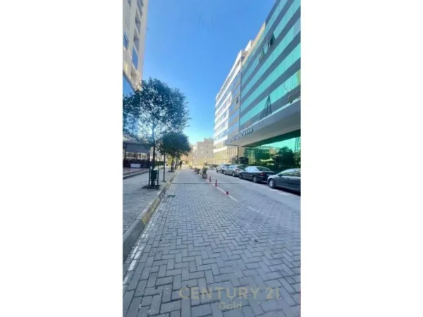 Tirane, jepet me qera ambjent biznesi Kati 0, 115 m² 1.000 € (Ish Stacioni Trenit)