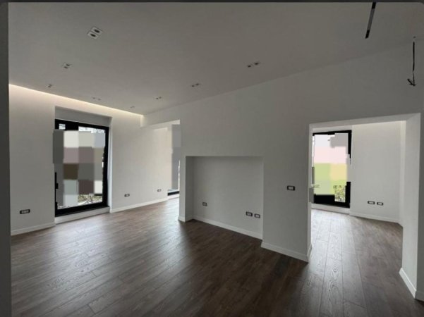 Tirane, jepet me qera zyre Kati 1, 76 m² 1.550 € (QENDER)
