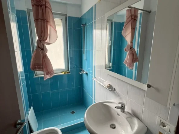 Tirane, jepet me qera apartament 2+1+Aneks+Ballkon , 500 € (Liqeni i Thate)