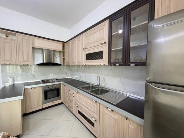 Tirane, jepet me qera apartament 2+1 Kati 1, 95 m² 500 € (Sauk)