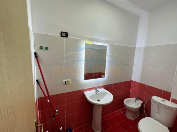 Tirane, jepet me qera apartament 2+1 , 112 m² 500 € (Unaza e Re)